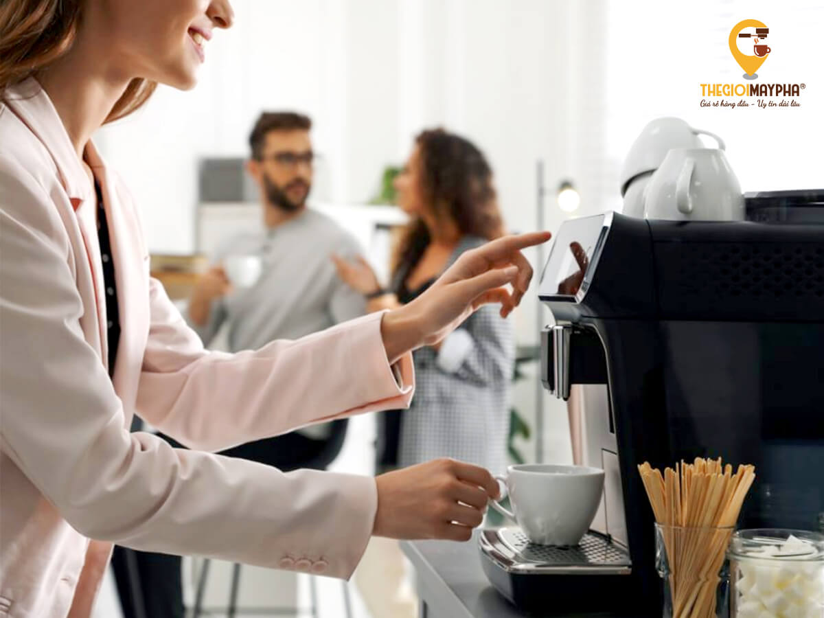Vì sao nên đầu tư máy pha cà phê cho văn phòng?
