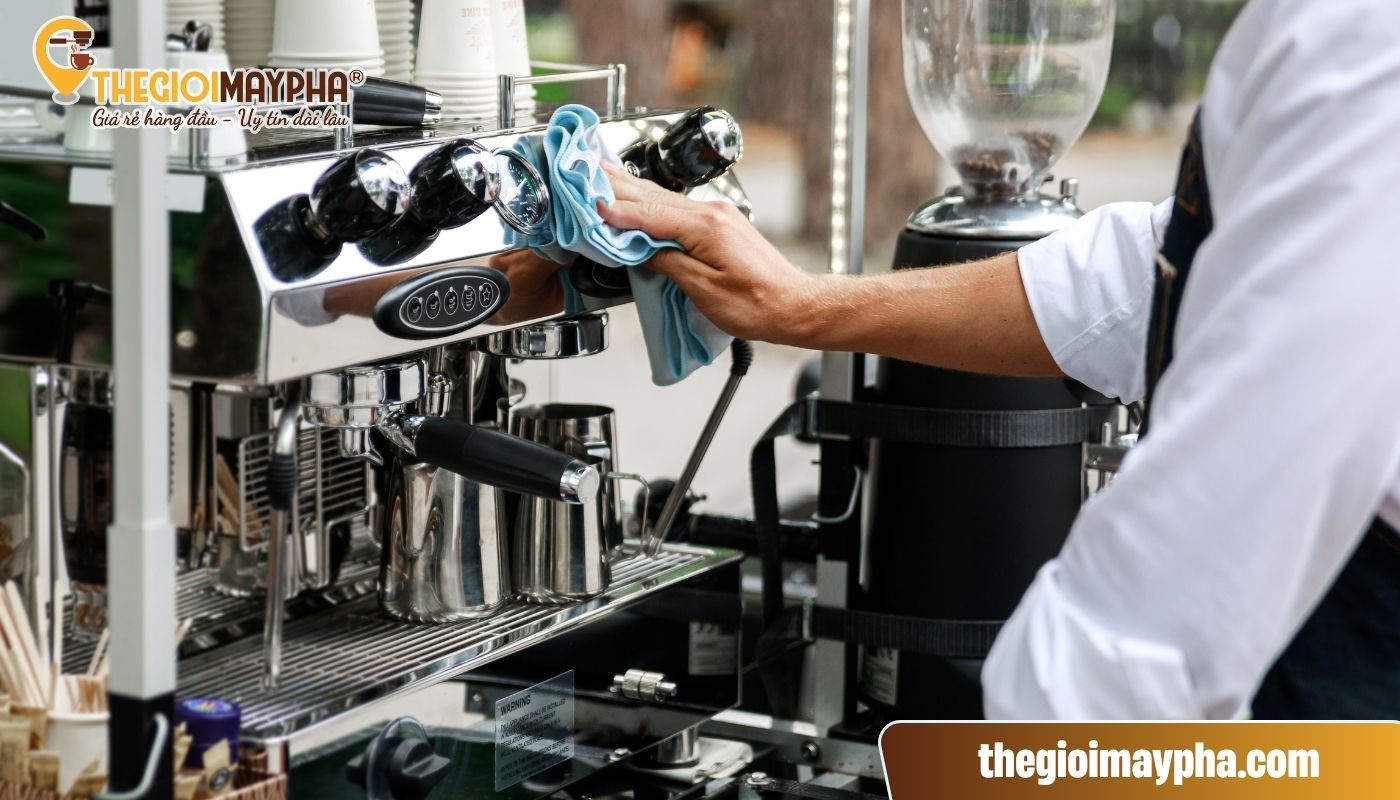 Hướng dẫn vệ sinh máy pha cà phê espresso đúng cách