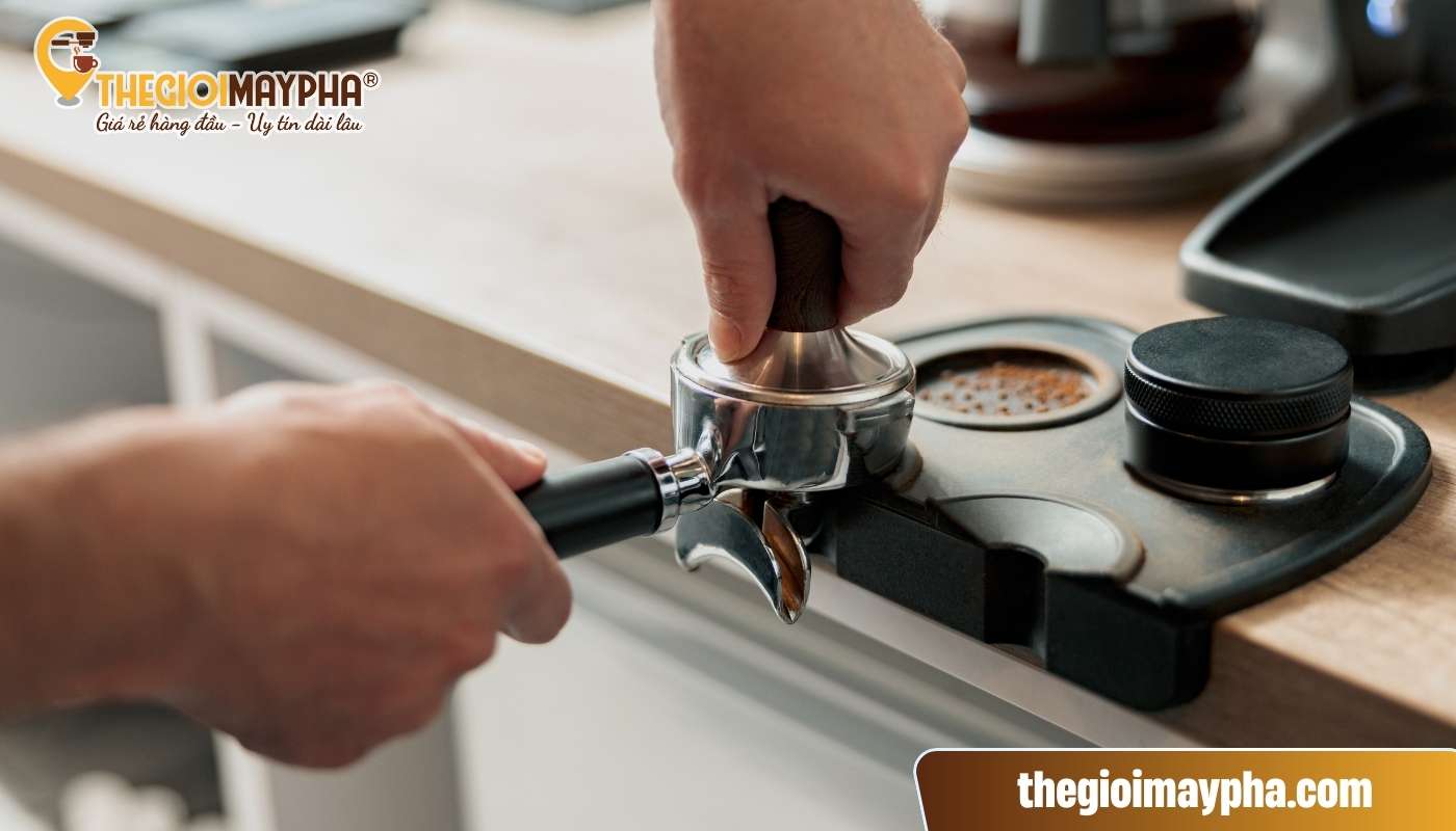 Nâng cao kỹ năng nén cà phê để khắc phục bánh cà phê ẩm ướt