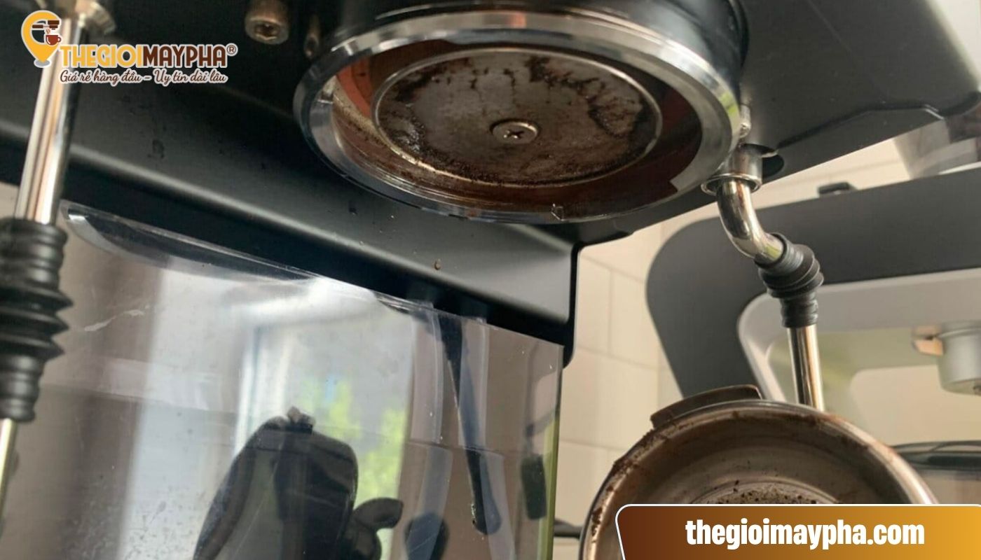 Tẩy cặn máy pha cà phê định kỳ 3 tháng