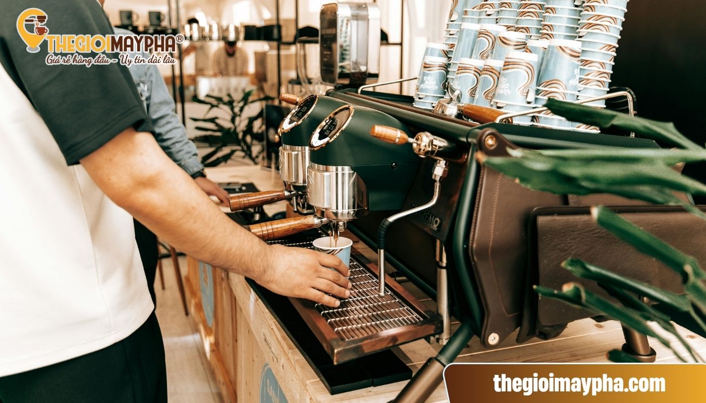 Đặt máy pha cà phê ở nơi khô ráo, tránh nước gây sự cố chập điện