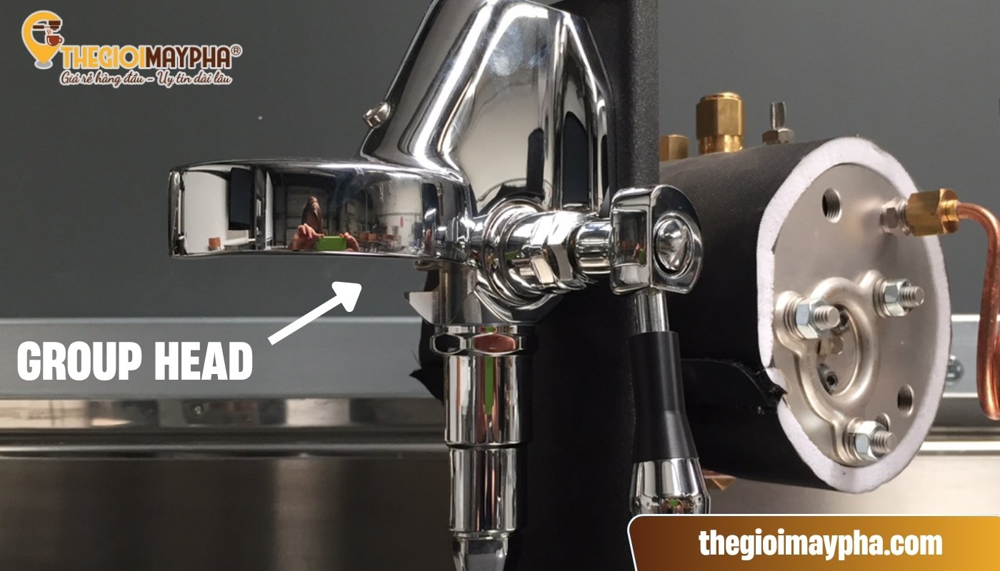 Vì sao máy cà phê bị rò nước? Do group head bị hao mòn
