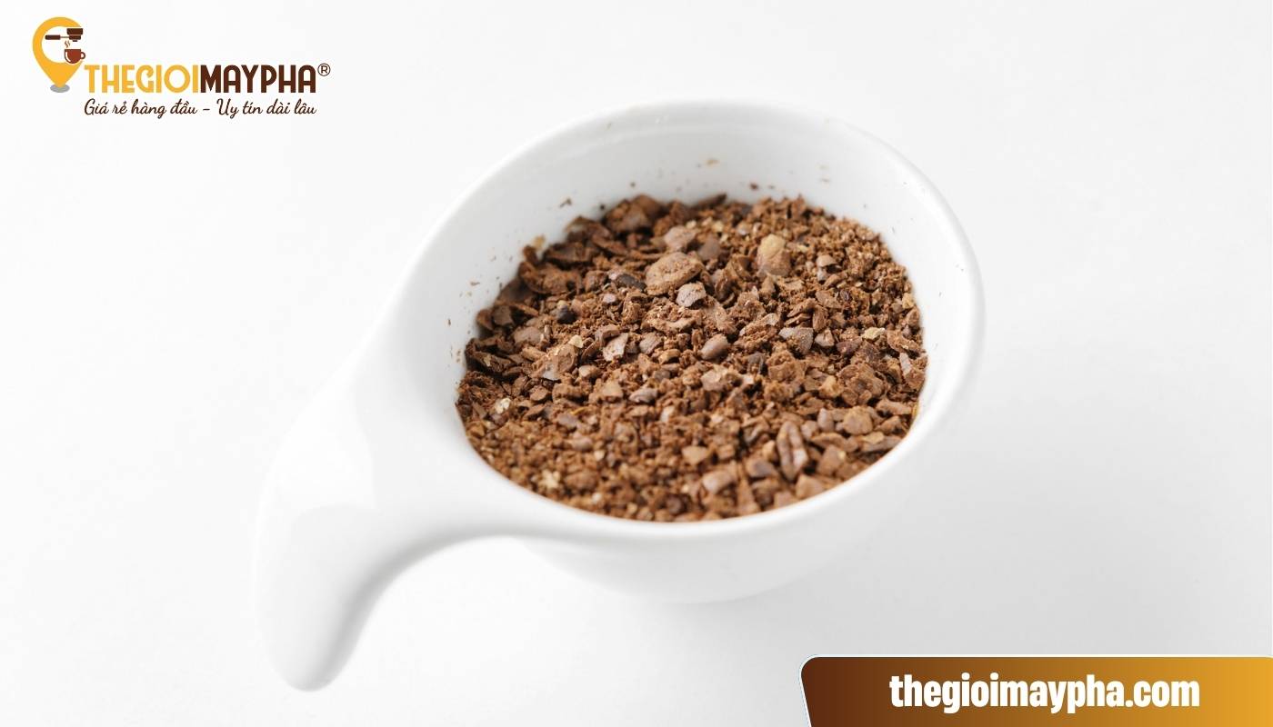 Hạt cà phê quá thô khiến dòng nước dễ thoát và chảy nhanh