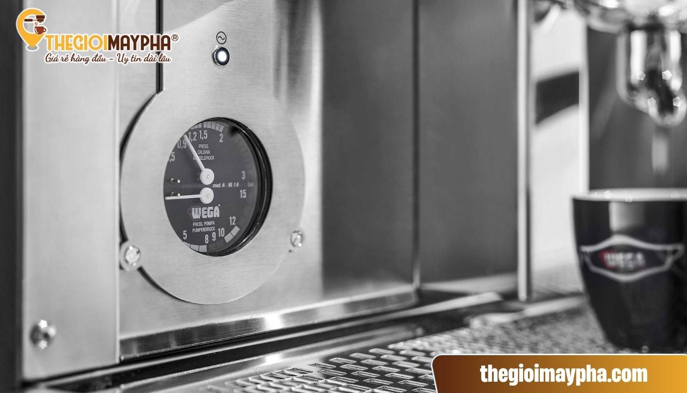 Áp suất máy không ổn định khiến dòng nước máy pha chảy nhanh