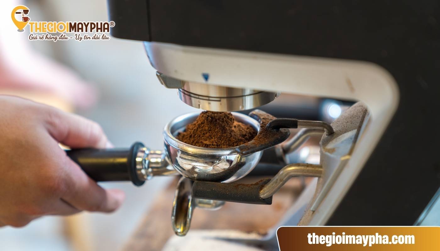 Máy cafe chảy nhanh do dùng không đủ lượng bột cà phê khi pha