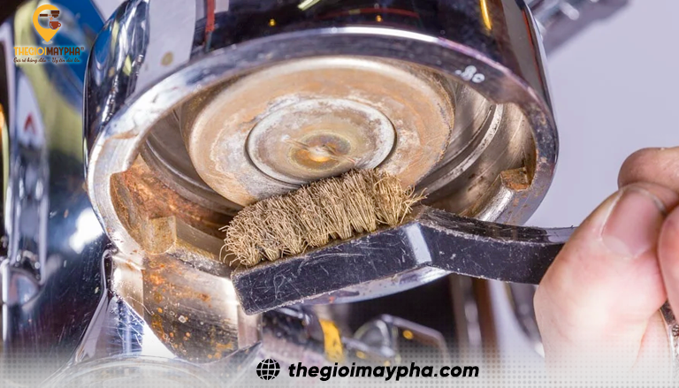 THẾ GIỚI MÁY PHA MÁCH BẠN: Cách vệ sinh máy pha cà phê 2 group để tránh nghẹt vòi 1 máy pha cà phê tại Thế giới máy pha
