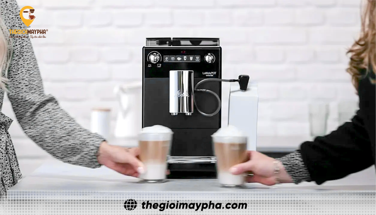 Máy pha cà phê tự động đáng mua không? Ưu nhược điểm và đối tượng phù hợp 1 máy pha cà phê tự động